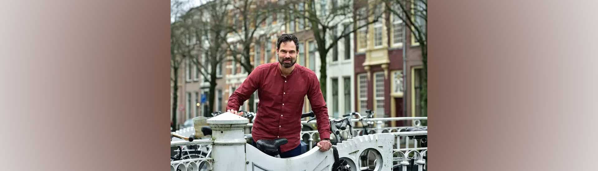 AD interview: Uit wanhoop begon Leon te bidden om ‘alsjeblieft niet homo’ te zijn: ‘Ik was bang voor afwijzing’